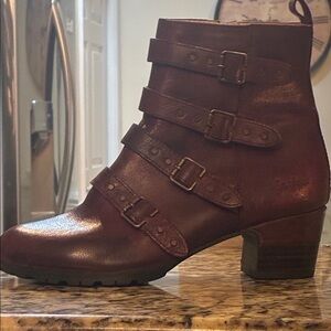 Jambu Ankle Boots With Multiple Straps, Water Resistant, Rubber Outsoles. 8.5M